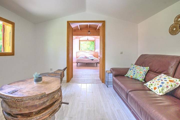 Gîte pour 6 personnes, avec terrasse à Saint-Laurent-sur-Manoire