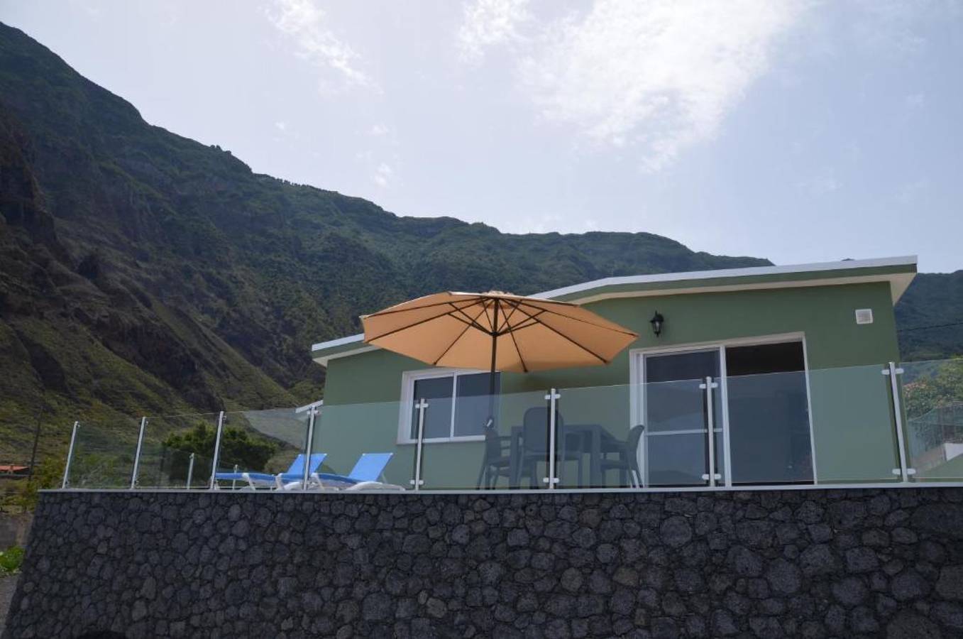 Casa vacacional 'Miramar' con vistas al mar, terraza privada y Wi-Fi in Frontera pueblo (El Hierro), Frontera 