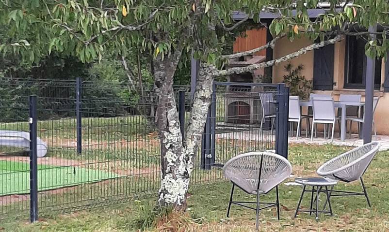 Location de vacances pour 5 personnes, avec terrasse ainsi que jardin et piscine à Salviac - 3