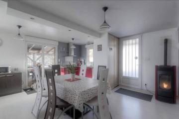 Maison de campagne pour 5 personnes, avec balcon et jardin à Vecoux