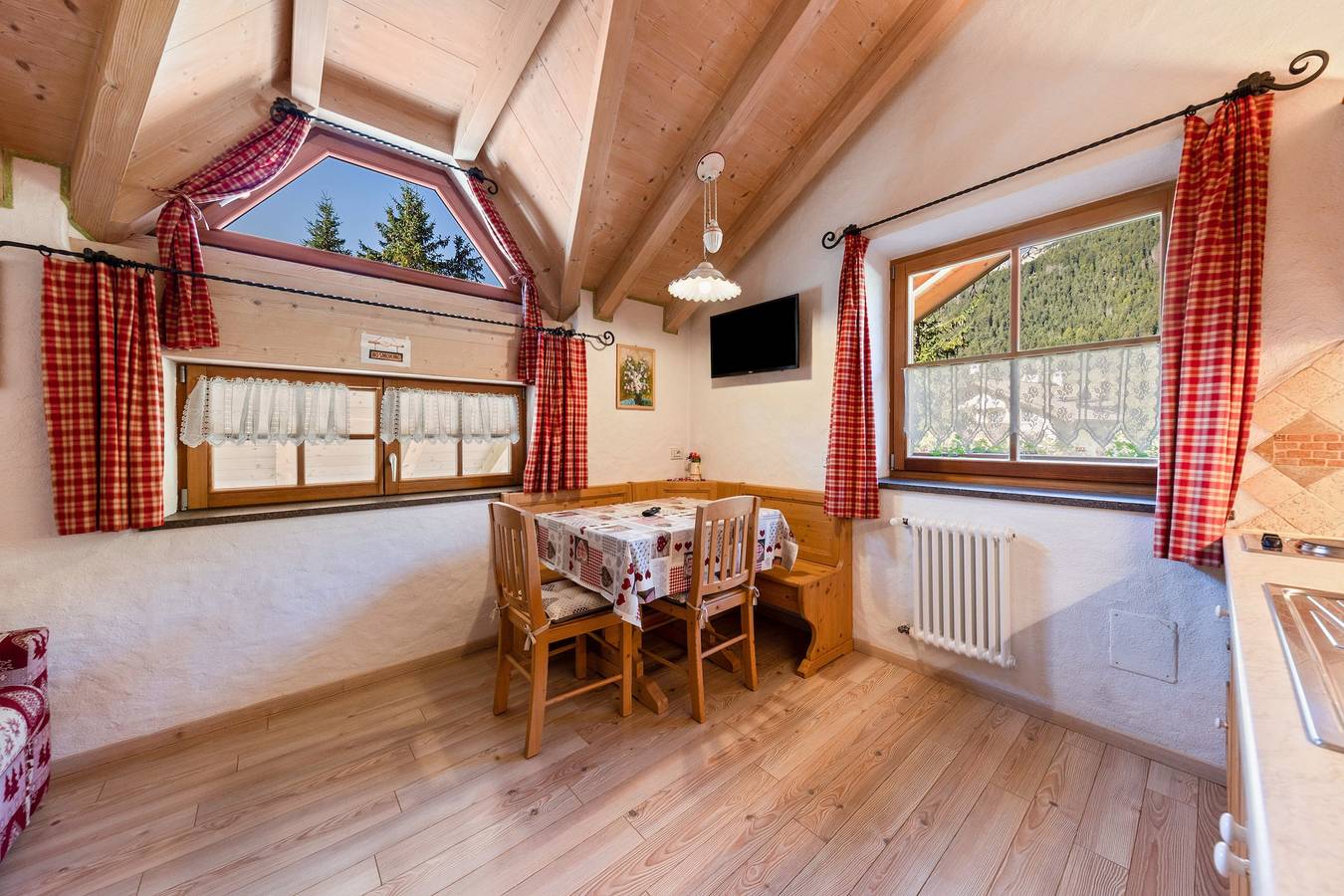 Appartamento intero, Appartamento in stile alpino 'Catinaccio Rosengarten' con Wi-Fi in Pozza di Fassa, San Giovanni di Fassa