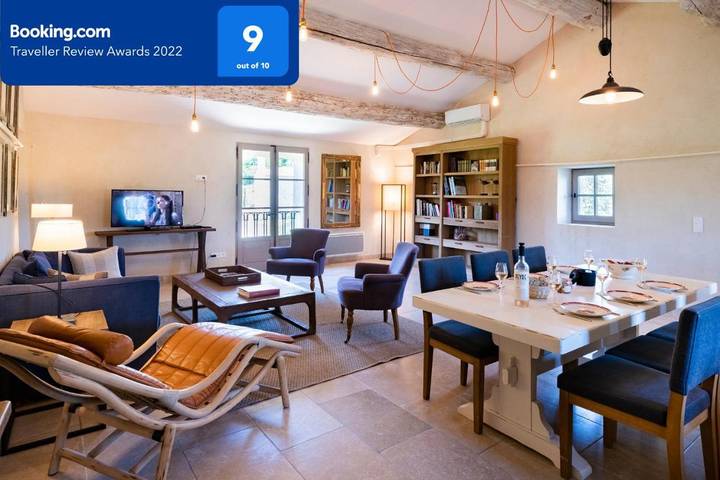 Appartement de vacances pour 3 personnes, avec Terrasse et Jardin ainsi que Piscine et Vue