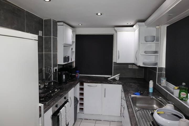 Nottingham 5-Br, Sleeps 11 w/ Garden & Parking in Nottingham, East Midlands
