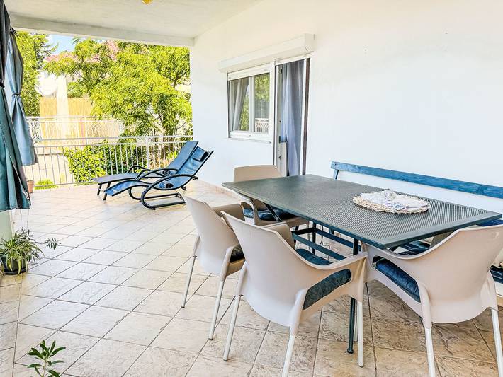 Ferienhaus für 5 Personen, mit Balkon und Garten in Rovanjska