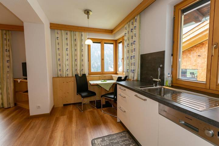 Ganze Ferienwohnung, App. 4-7 Pers.: 4 Schlafräume, Dusche, Wc in Lechtaler Alpen, Sankt Anton am Arlberg