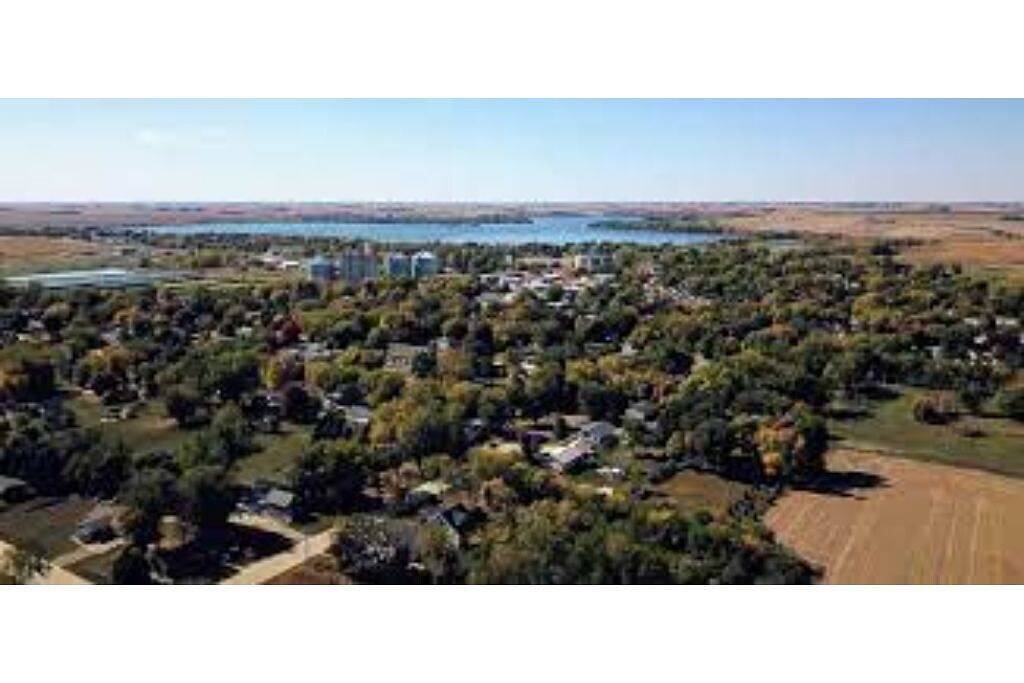 Tranquil setting 15 Miles from Iowa Great Lakes - Fully Furnished with Game Room in Dickinson County