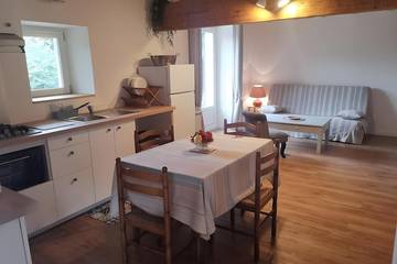 Location de vacances pour 4 personnes, avec jardin à Saint-Hilaire-de-Villefranche