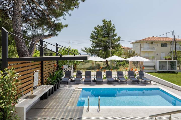 Location de vacances pour 6 personnes, avec piscine ainsi que vue et jardin dans Nea Kallikratia - 4