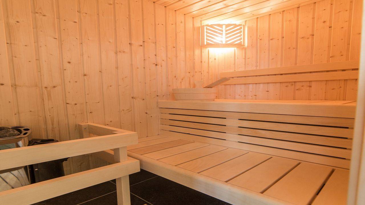 Geheel vakantieappartement, Vakantieappartement voor 2 personen met zwembad in Maastricht, Limburg