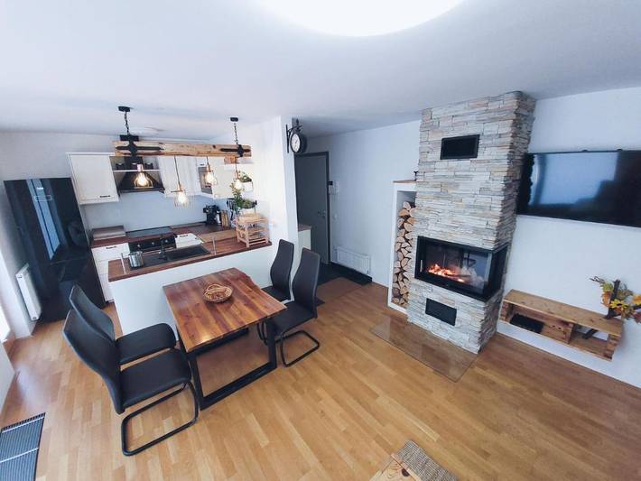 Gîte pour 4 personnes, avec terrasse et vue dans Mojstrana