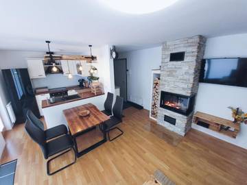 Gîte pour 4 personnes, avec terrasse et vue dans Mojstrana