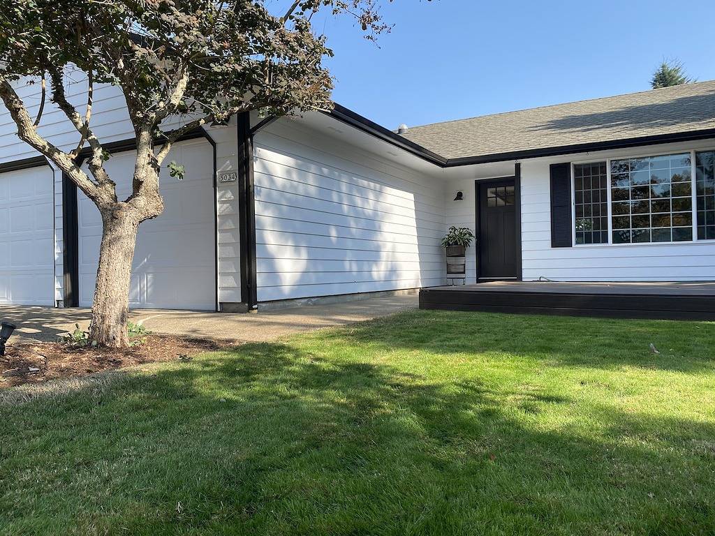 Single Level, Modern, and Clean 3 Bedroom 2 Bath Park Like Property in Salem (OR), Willamette Valley