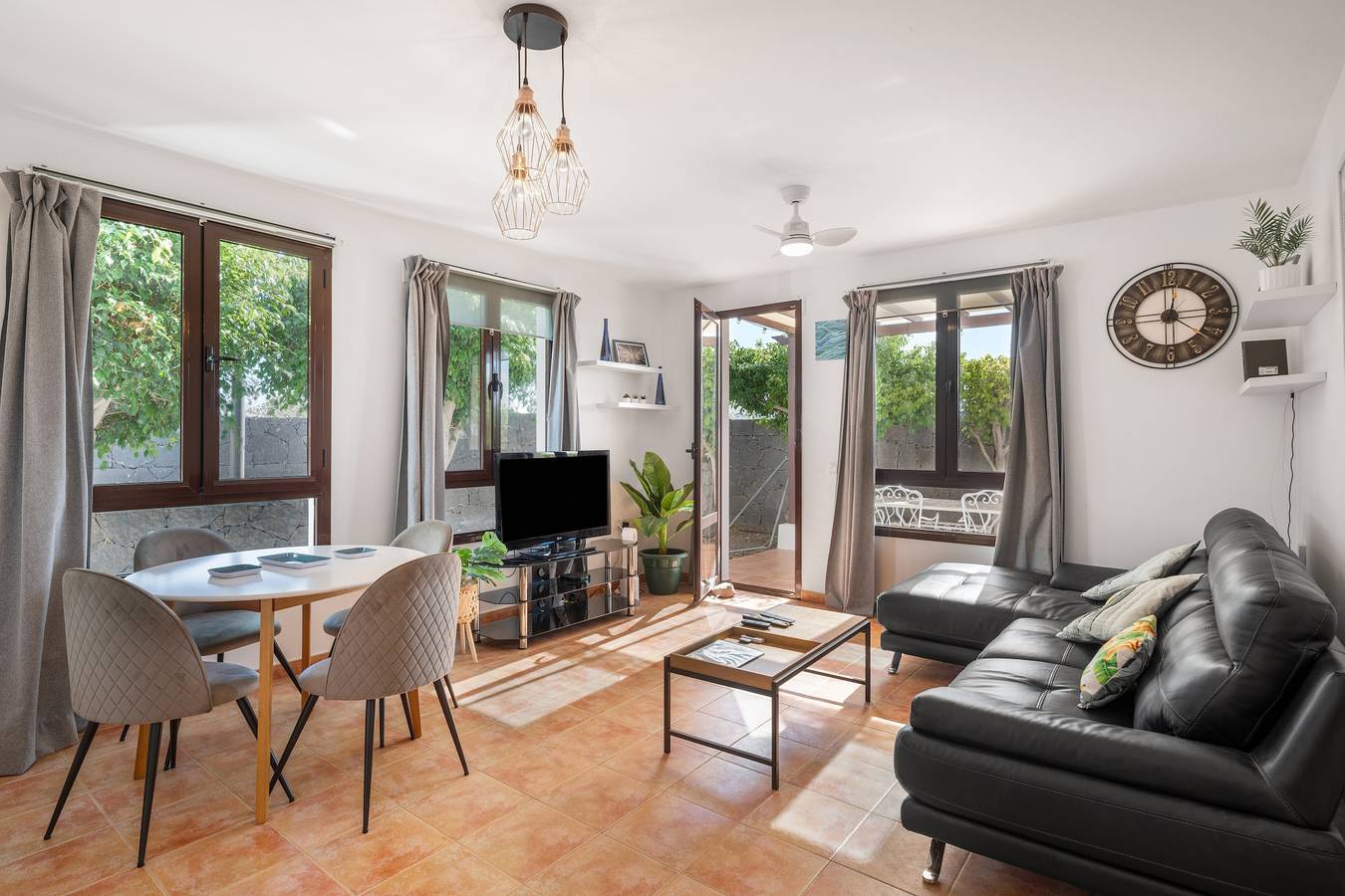 Ferienvilla 'Casa Lunnett' mit Meerblick, privatem Pool und Wlan in Playa Blanca, Yaiza