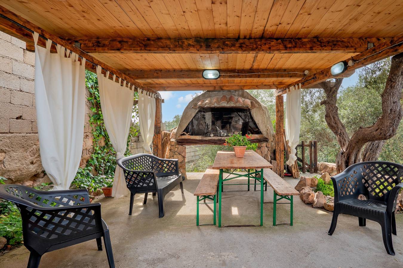 Casa vacanze "Suite Harmony" con terrazza aperta e coperta in Loiri Porto San Paolo, Barbagia