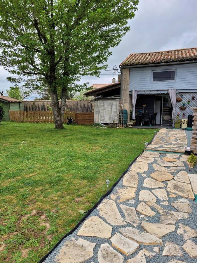 Gîte pour 2 personnes, avec piscine ainsi que jardin et terrasse à Villiers-en-Plaine - 4