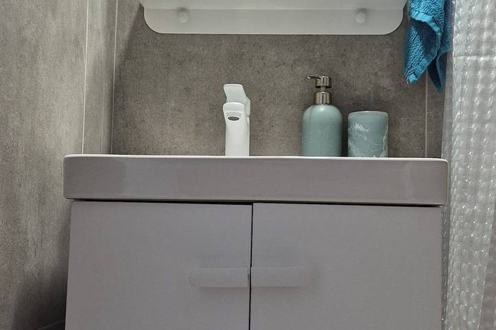 Apartamento entero, Furnished studio with small sheltered terrace... close to public transport. in Marsella, Marsella region