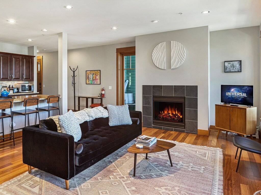 Ganze Wohnung, Harbour View Condo im Herzen der Stadt! (Churchill Plaza # 1) in Friday Harbor, San Juan Island