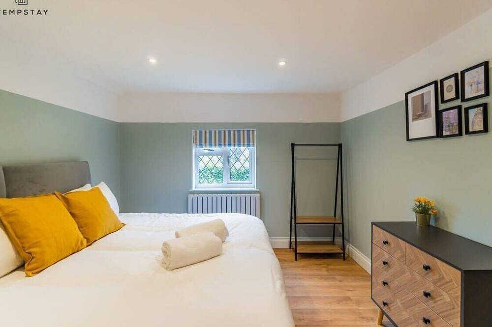 Stylish Home ❤ Free Parking - 10 Mins To Legoland! in Windsor, Berkshire