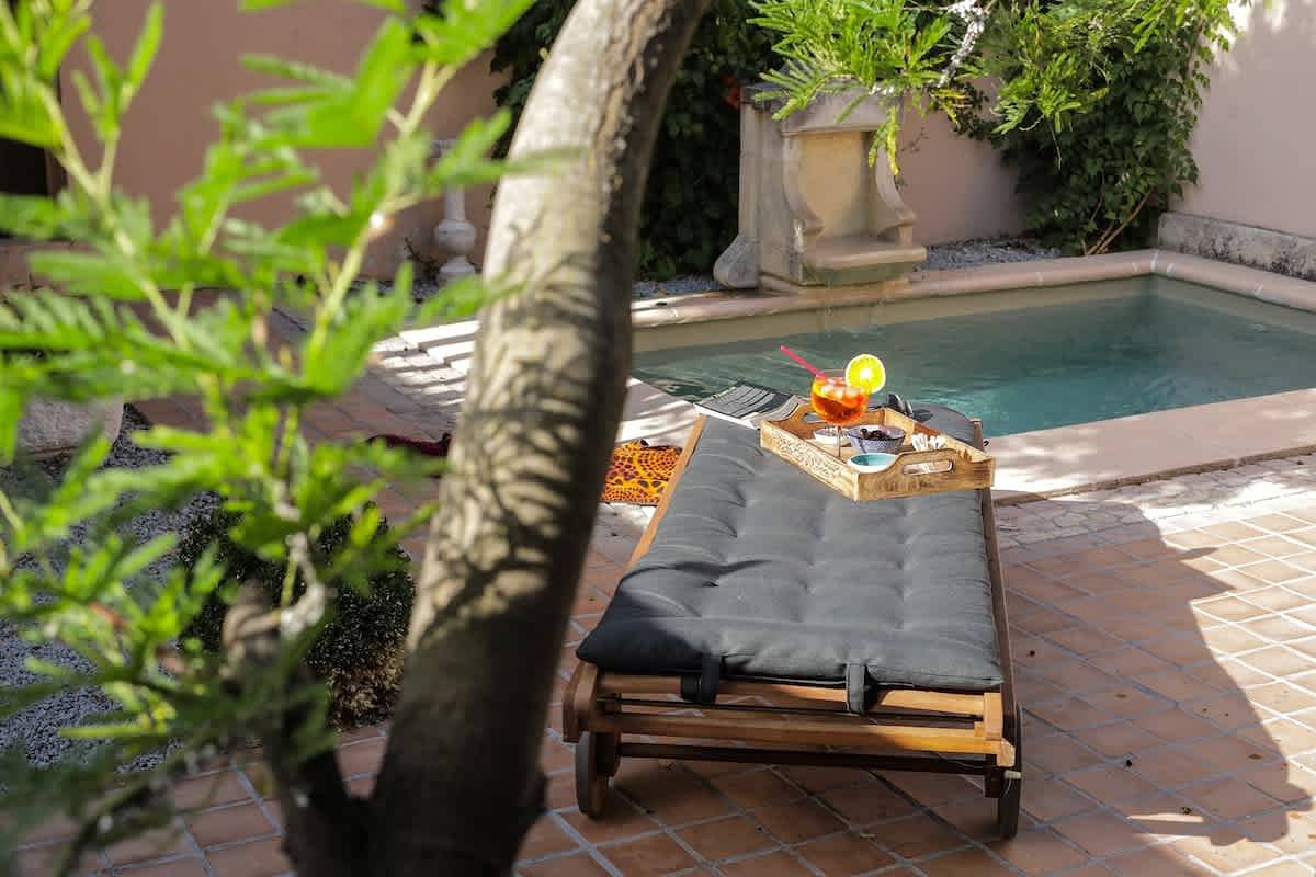 Luxury Suite, terrace, private pool and jacuzzi in Noves, Region de Arles