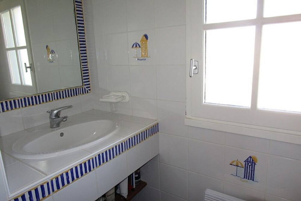 Villa à Saint de monts avec chauffage piscine et Wifi dans la maison gratuits in Saint-Jean-de-Monts, Vendée