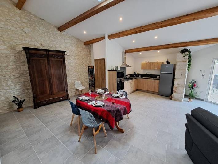 Location de vacances pour 4 personnes, avec piscine ainsi que jardin et jacuzzi à Thénac - 3