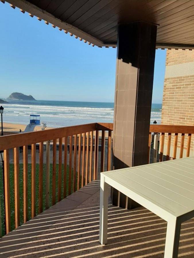 Apartamento para 7 personas, con terraza además de vistas y piscina en Zarauz