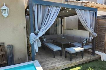 Gîte pour 10 personnes, avec jardin et terrasse, animaux acceptés à Montpezat (Languedoc-Roussillon)