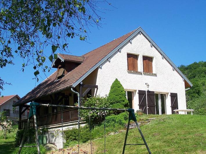 Gîte pour 10 personnes, avec Balcon et Terrasse ainsi que Jardin et Vue dans Lac de Narlay
