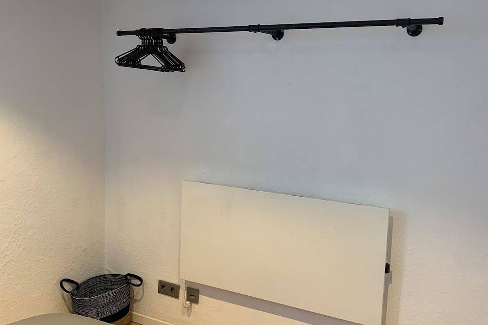 Ganze Wohnung, Charmante Souterrainwohnung mit Privatparkplatz in Hockenheimring, Hockenheim