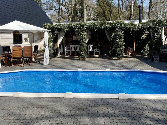 Ferienhaus für 6 Personen, mit Terrasse und Garten sowie Pool in Drenthe