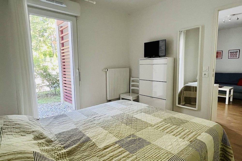 Entire apartment, Comfortable T2 in Hasparren with terrace, 4 pers. in Hasparren, Bayonne region