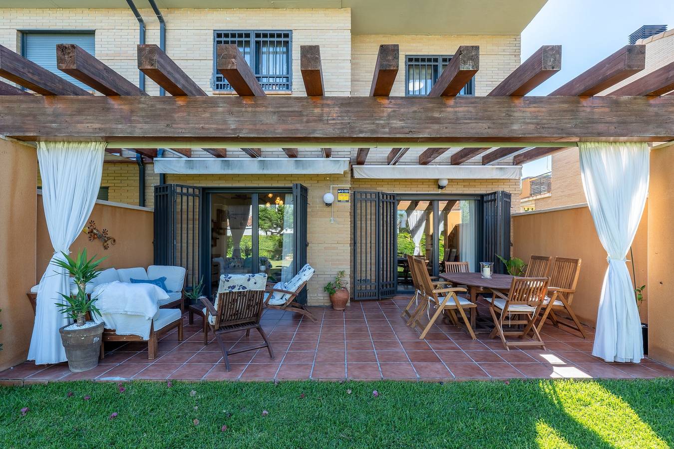 Casa de vacaciones 'Emi' con piscina compartida, Wi-Fi y aire acondicionado in Cambrils, Costa Dorada