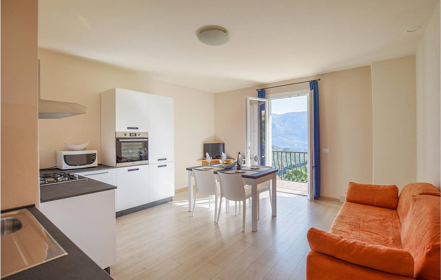 Appartement am Pool mit Parkplatz & WiFi in Voiandes, Tremosine