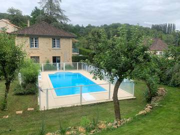 Gîte pour 8 personnes, avec sauna et balcon ainsi que piscine et jardin à Sarlat-la-Canéda