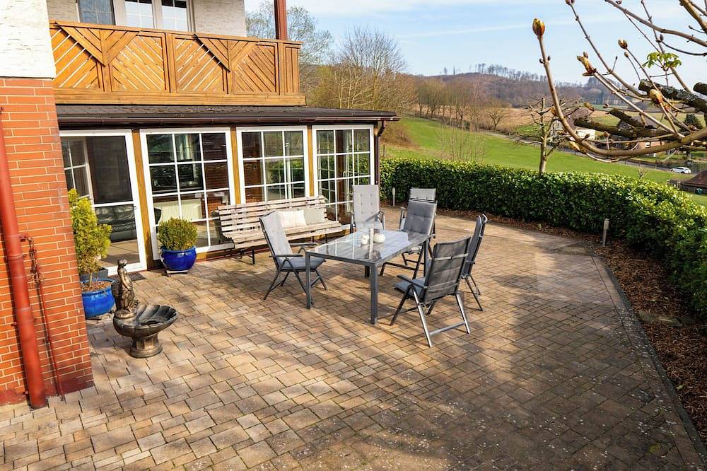 Ganze Wohnung, Ferienwohnung \"Auf dem Buchenberge\" große Terrasse mit toller Aussicht in Lügde, Kreis Lippe