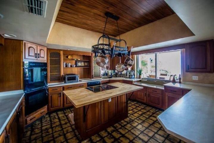 Vacation rental for 12 people, with hot tub and yard, with pets in Redington Beach