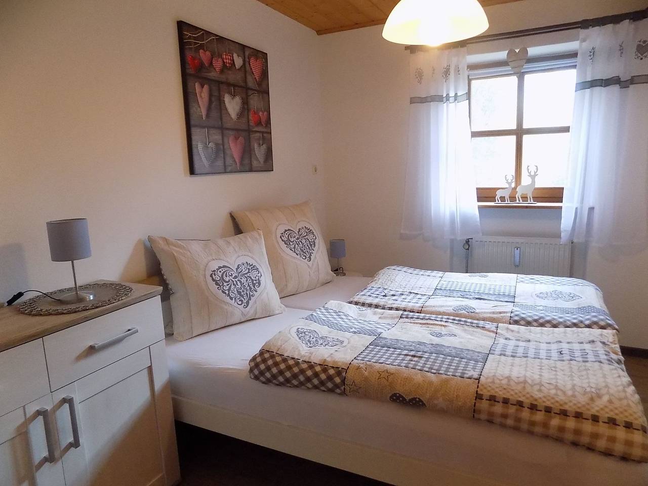 Ganze Wohnung, Wohnung mit möblierter Terrasse und Waldblick in Hauzenberg, Passauer Land