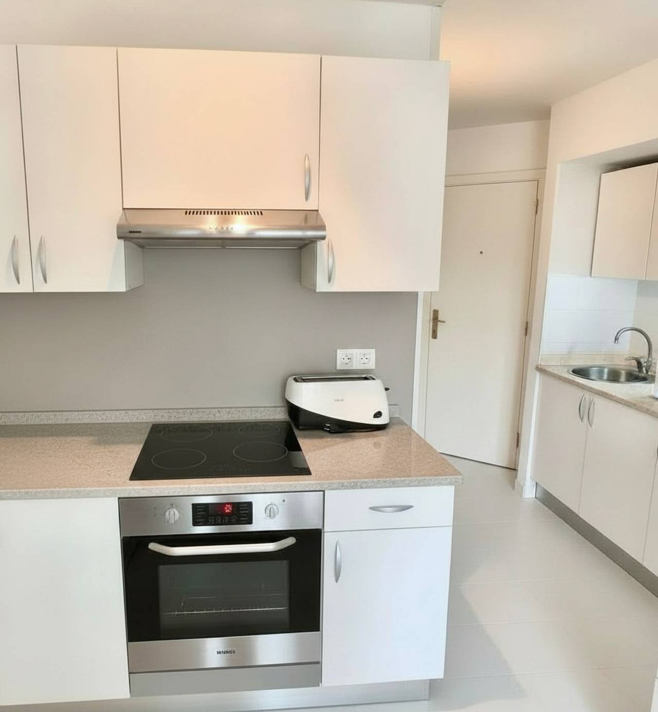 Entire apartment, Apartment Near the Beach with Ocean View, Just Steps Away in Playa Puerto Colón, Adeje
