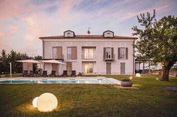 Cottage pour 7 personnes, avec piscine ainsi que vue et jardin à Nizza Monferrato