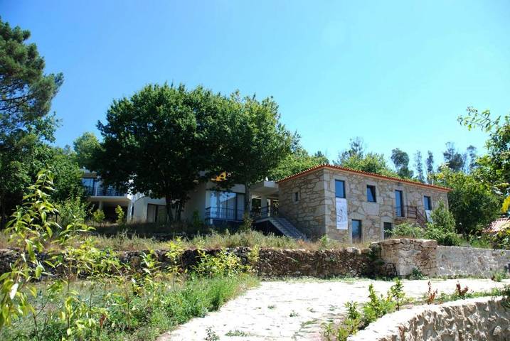 Aluguel de quarto para 2 pessoas, com Terraço e Jardim e ainda Piscina infantil and Piscina em Vale de Cambra