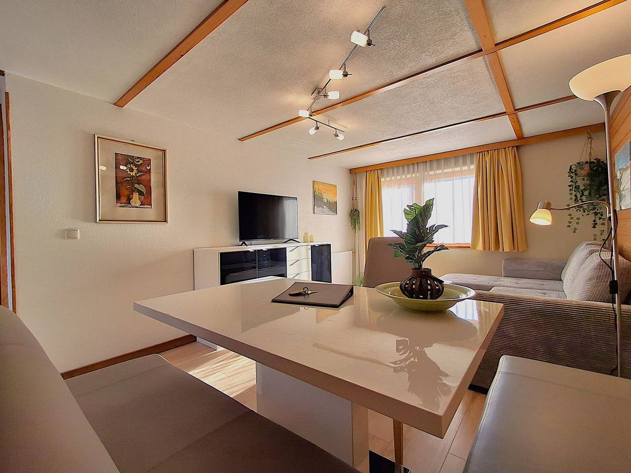 Ganze Wohnung, Ferienwohnung mitten in Schruns mit 2 Schlafzimmer, 2 Badezimmer und Terasse in Schruns, Schruns-Tschagguns