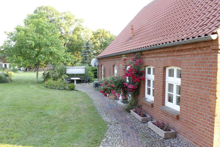 Ferienwohnung für 4 Personen, mit Garten in Blievenstorf
