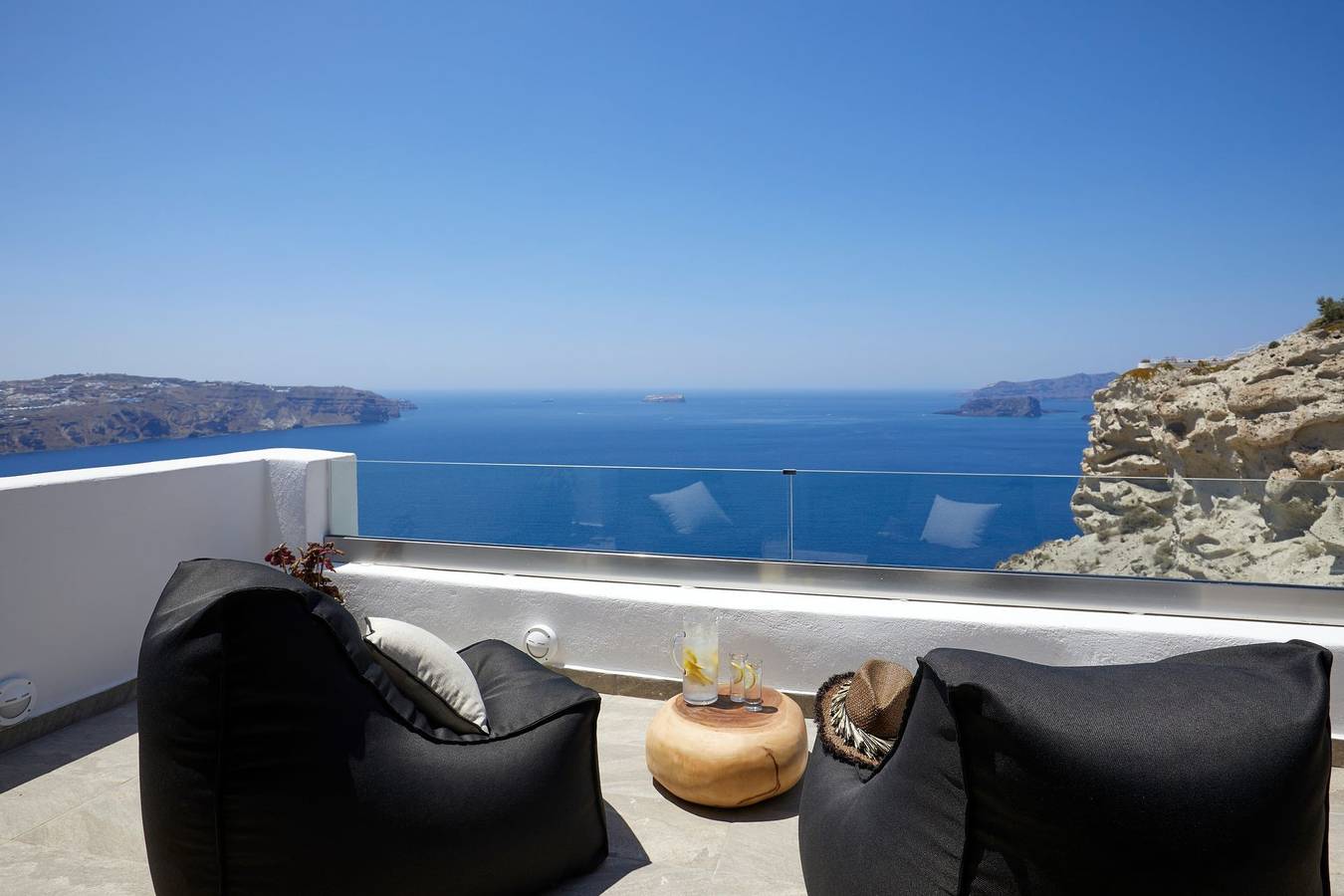 Impressive Santorini Villa | 2 Bedrooms | Villa Inuyasha | Breathtaking Aegean Sea Views | Indoor Private Cave Pool and Indoor Jet Tub | Mechalohori in Megalochori, Santorin