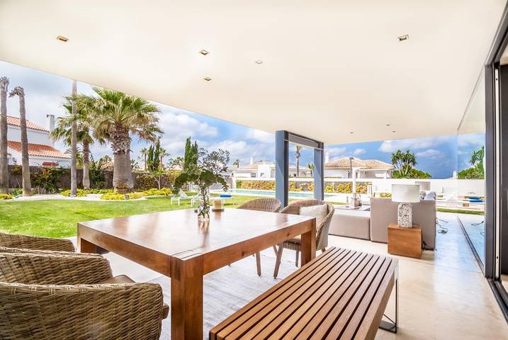 Location de vacances pour 10 personnes, avec terrasse ainsi que vue sur l’océan et piscine à Roche - 4