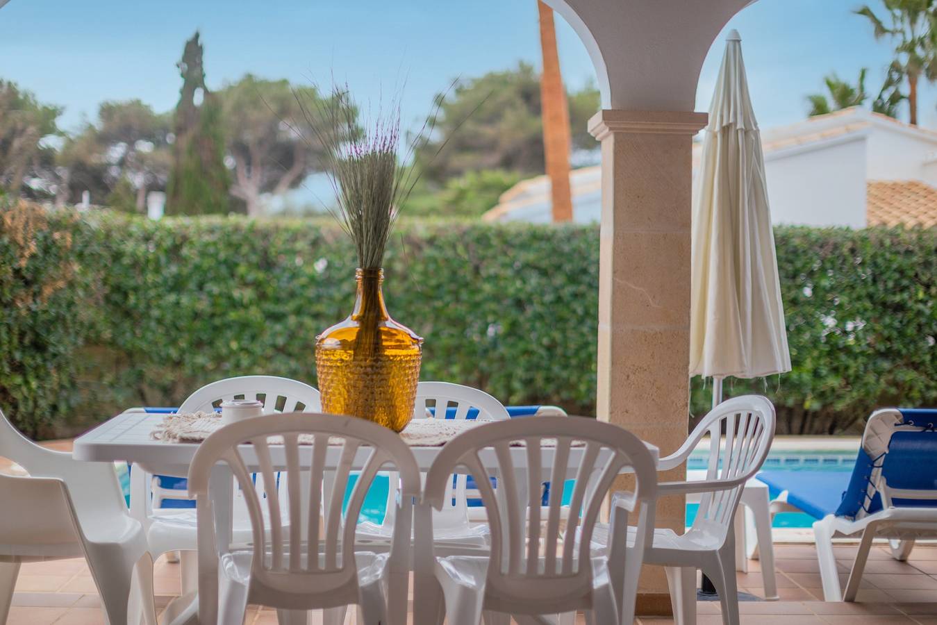 Chalet Villa El Pinar 2 con piscina, jardín y Wi-Fi in Cala Blanes, Ciudadela