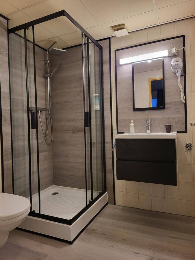 Double or Twin Room with Private Bathroom in Sluis, Flandre zélandaise
