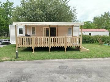 Gîte pour 6 personnes, avec piscine ainsi que terrasse et jardin à Urt