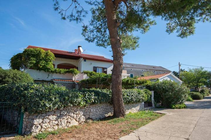 Ferienwohnung für 6 Personen, mit Terrasse in Molat