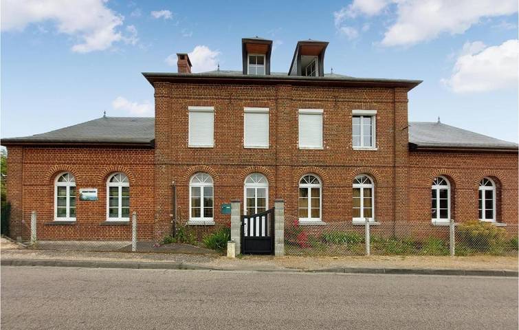 Gîte pour 6 personnes, avec jardin à Les Hogues
