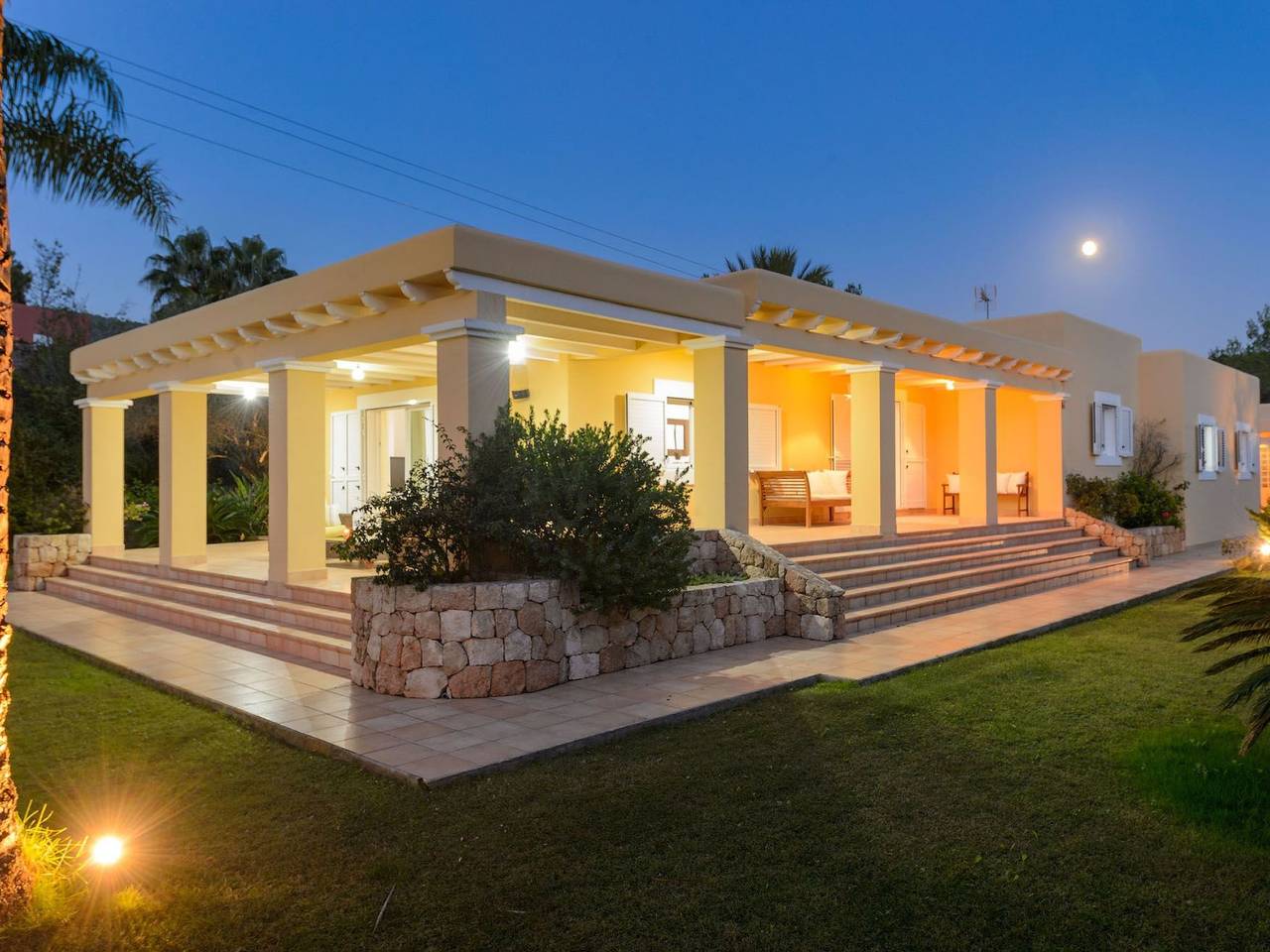 Schöne Villa Belvedere mit 4 Schlafzimmern, 3 Bädern, beheiztem Pool, zwei Whir in San José (Ibiza), Sant Josep de sa Talaia